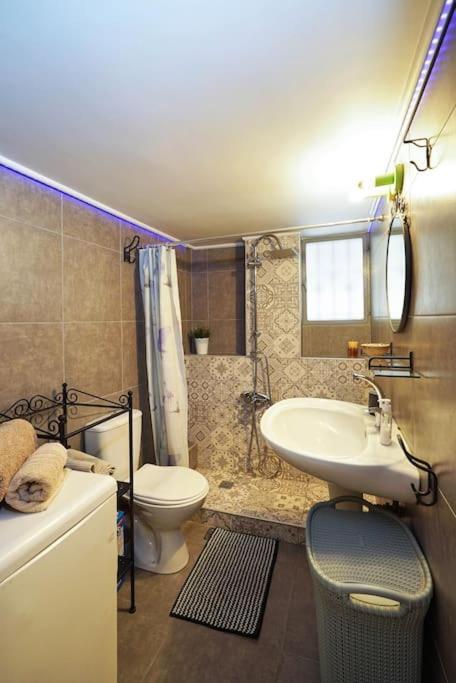 Cozy Athens Apartment / 2' From Metro Station Екстер'єр фото
