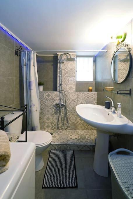 Cozy Athens Apartment / 2' From Metro Station Екстер'єр фото